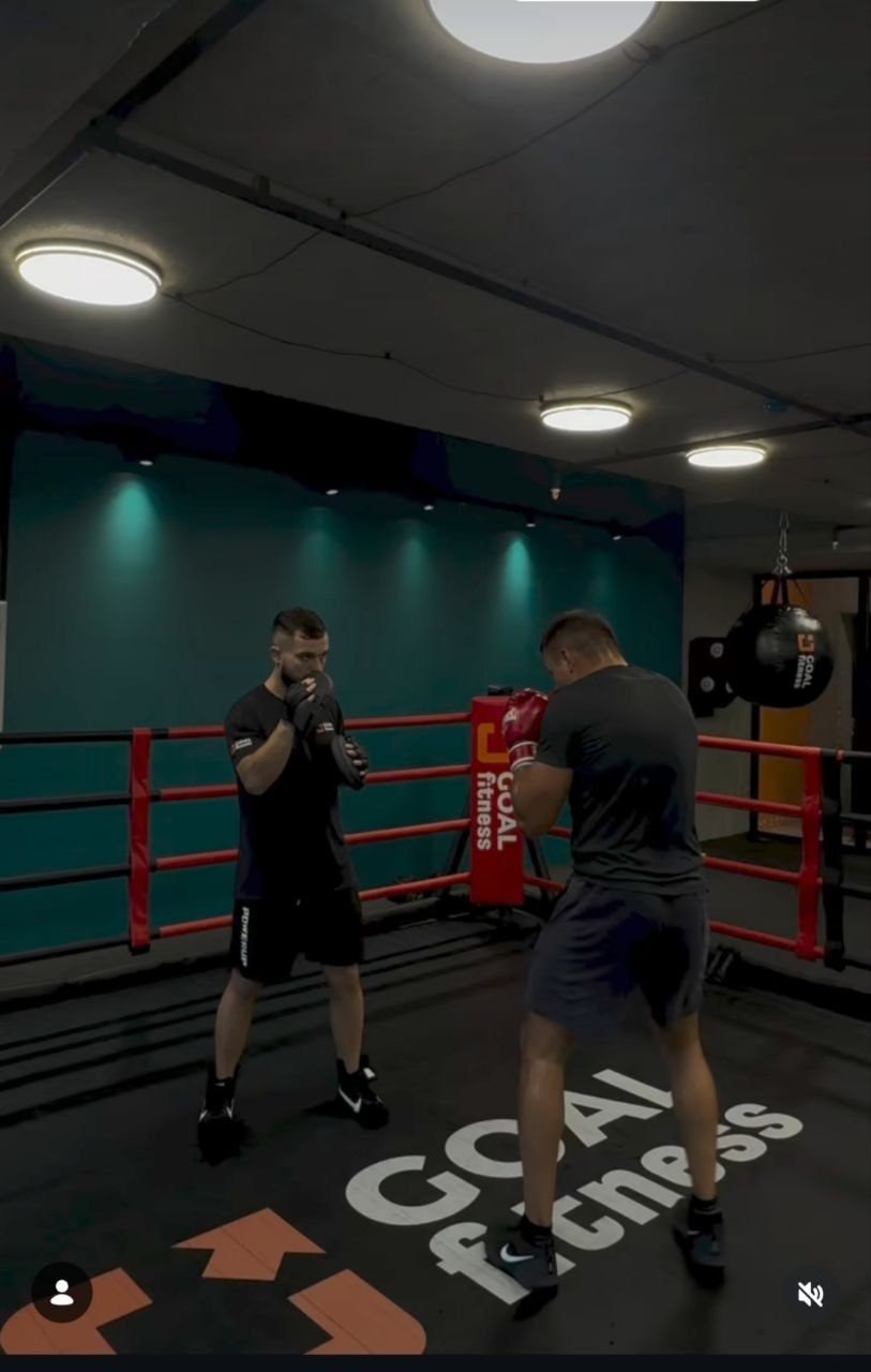 Боксёрский ринг и зона тренировок в GoalFitness